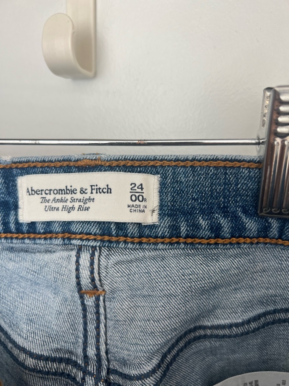 Abercrombie & Fitch Ultra High-Rise Ankle Straight Jeans - Light Blue